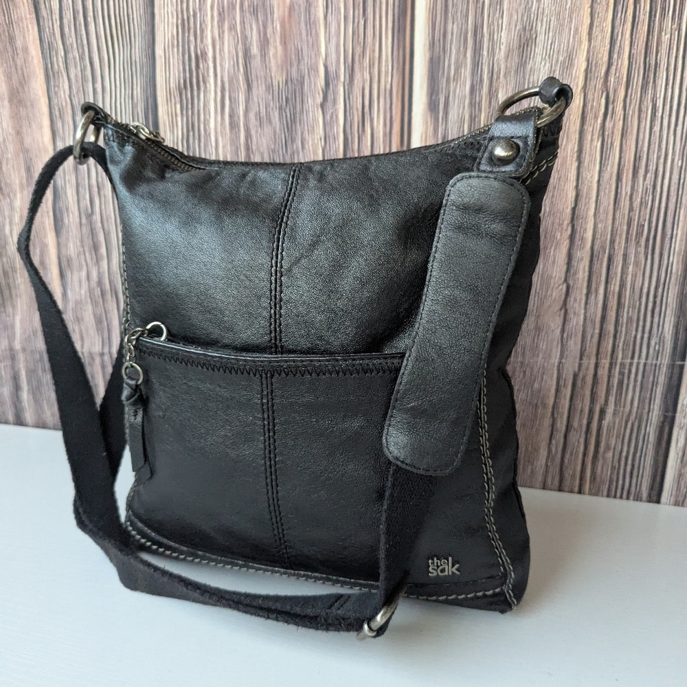 🌼 The Sak Black Leather Messenger Bag